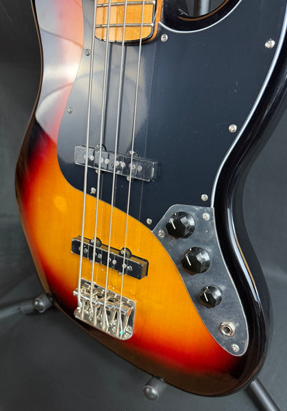Squier Classic Vibe 70's Jazz Bass 4-String Bass Guitar 3-Tone Sunburst Finish