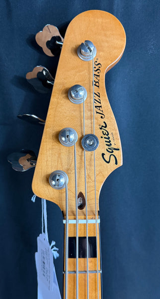 Squier Classic Vibe 70's Jazz Bass 4-String Bass Guitar 3-Tone Sunburst Finish