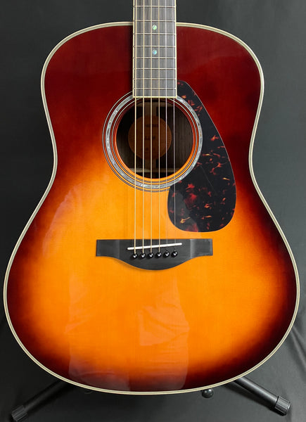 Yamaha LL16BS Handcrafted A.R.E. Acoustic-Electric Guitar Brown Sunburst w/ Case