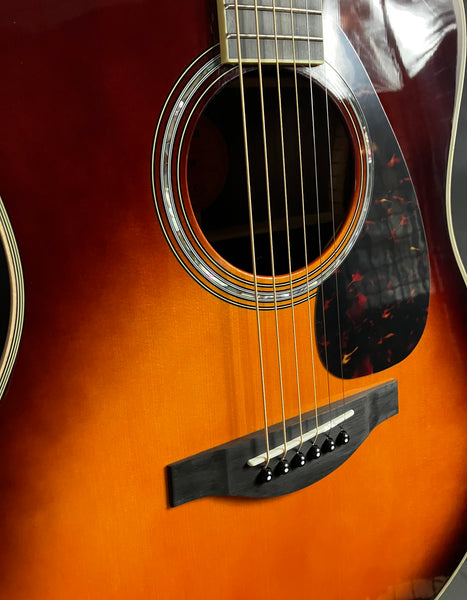 Yamaha LL16BS Handcrafted A.R.E. Acoustic-Electric Guitar Brown Sunburst w/ Case