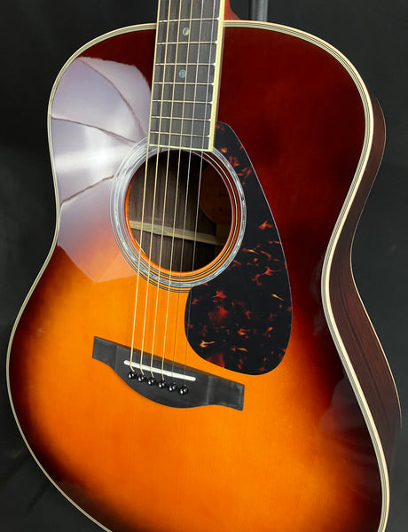 Yamaha LL16BS Handcrafted A.R.E. Acoustic-Electric Guitar Brown Sunburst w/ Case