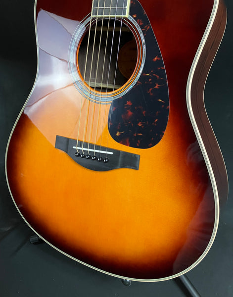 Yamaha LL16BS Handcrafted A.R.E. Acoustic-Electric Guitar Brown Sunburst w/ Case