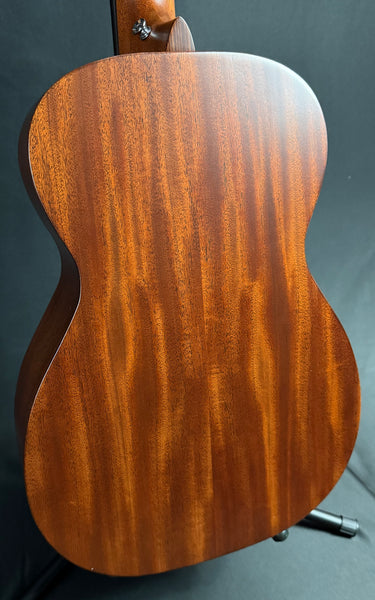 Martin 0-10E Retro Jason Isbell Parlor Acoustic-Electric Guitar Natural w/ Soft Case