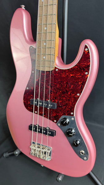 Squier Classic Vibe 60's Jazz Bass 4-String Bass Guitar Burgundy Mist (563)