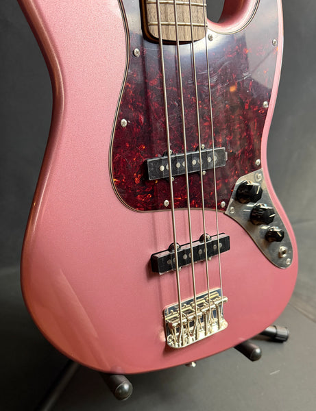 Squier Classic Vibe 60's Jazz Bass 4-String Bass Guitar Burgundy Mist (563)