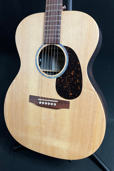 Martin 000-X2E Brazilian Auditorium Acoustic-Electric Guitar Natural w/ Gig Bag