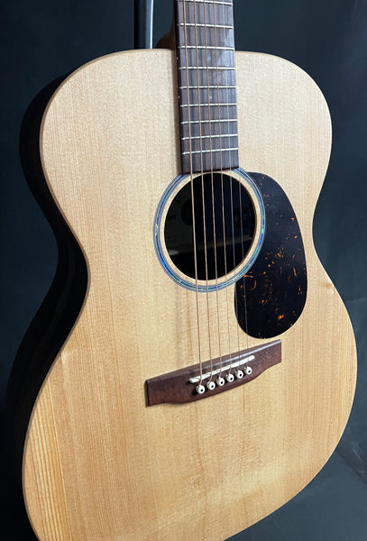 Martin 000-X2E Brazilian Auditorium Acoustic-Electric Guitar Natural w/ Gig Bag