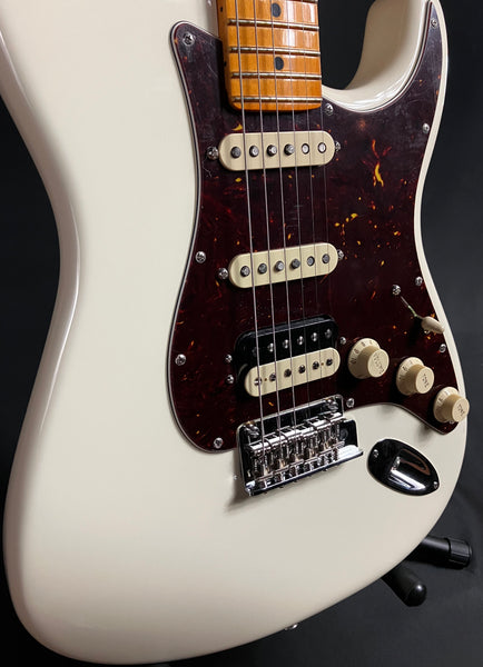 Fender American Professional II Stratocaster HSS Electric Guitar Olympic White w/ OHSC