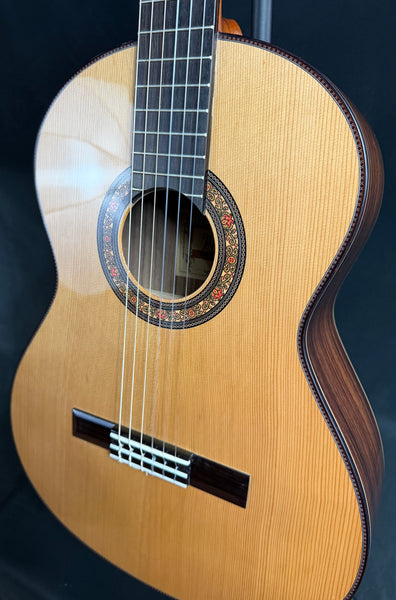 Alvarez Yairi CYM75 Concert Classical Acoustic Guitar Gloss Natural Finish w/ OHSC