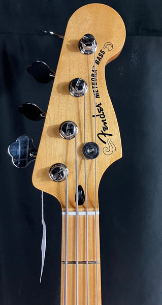 Fender Player Plus Active Meteora Bass 4-String Bass Guitar 3-Tone Sunburst w/ Gig Bag