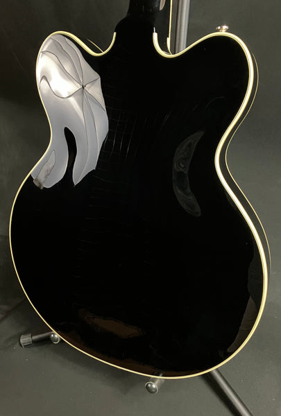 Gretsch G2627TG Center Block 3-Pickup Electric Guitar Gloss Black w/ Gold Hardware