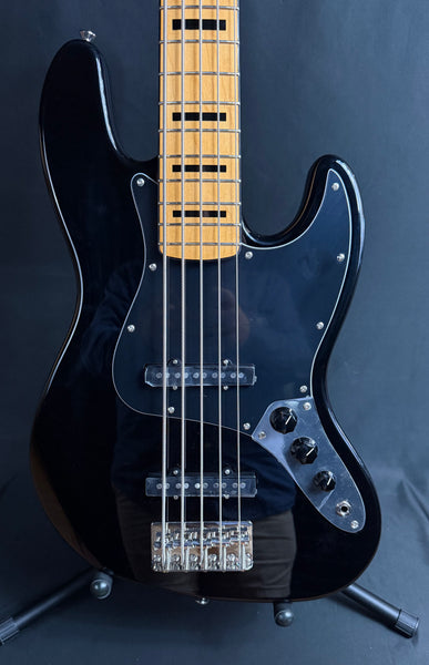 Squier Classic Vibe Jazz Bass V 5-String Bass Guitar Gloss Black (446)