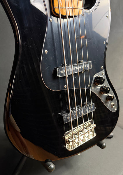 Squier Classic Vibe Jazz Bass V 5-String Bass Guitar Gloss Black (446)