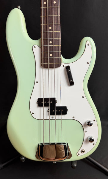 Squier Classic Vibe Precision Bass '60s 4-String Bass Guitar Surf Green Finish