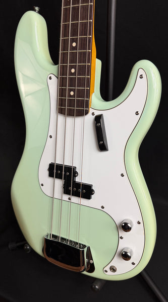 Squier Classic Vibe Precision Bass '60s 4-String Bass Guitar Surf Green Finish