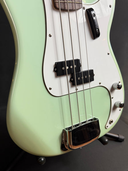 Squier Classic Vibe Precision Bass '60s 4-String Bass Guitar Surf Green Finish