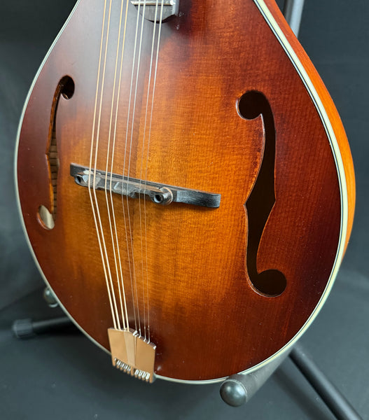 Eastman MD305 Adirondack Wide-Neck A-Style Mandolin Amberburst Finish w/ Gig Bag