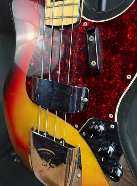 Vintage 1973 Fender Jazz Bass 4-String Bass Guitar 3-Tone Sunburst w/ OHSC