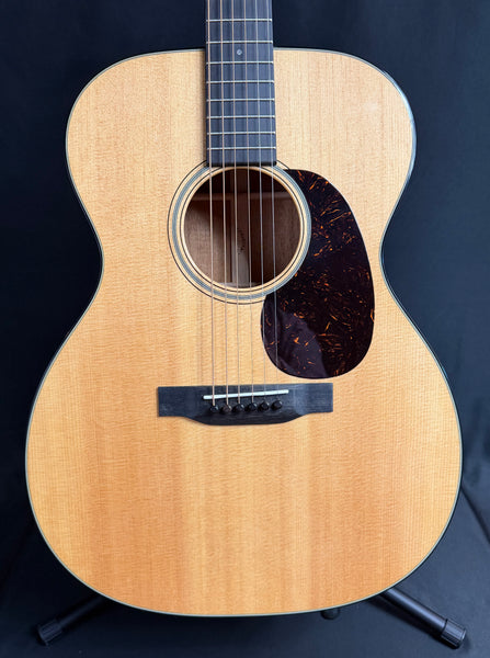 Martin 000-18 (2026) Auditorium Acoustic Guitar Gloss Natural Finish w/ Case
