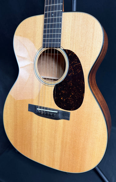 Martin 000-18 (2026) Auditorium Acoustic Guitar Gloss Natural Finish w/ Case