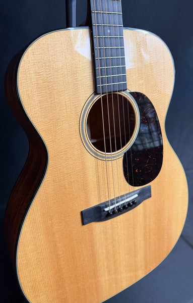Martin 000-18 (2026) Auditorium Acoustic Guitar Gloss Natural Finish w/ Case