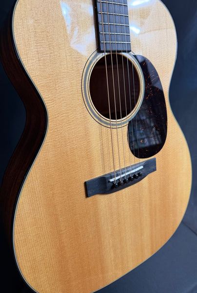 Martin 000-18 (2026) Auditorium Acoustic Guitar Gloss Natural Finish w/ Case