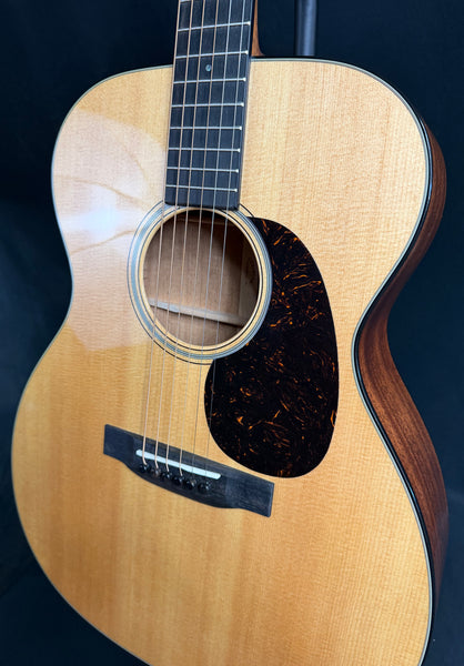 Martin 000-18 (2026) Auditorium Acoustic Guitar Gloss Natural Finish w/ Case