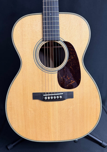 Martin 00-28 (2026) Grand Concert Acoustic Guitar Vintage Natural Finish w/ Case