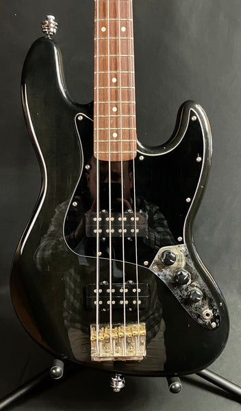 Fender Modern Player Jazz Bass 4-String Bass Guitar Transparent Black