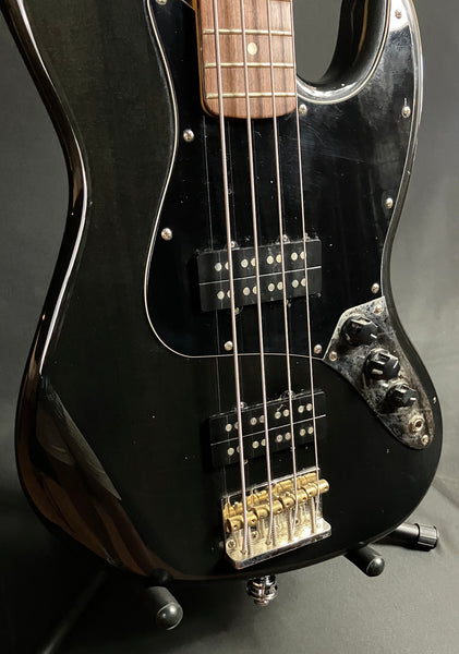 Fender Modern Player Jazz Bass 4-String Bass Guitar Transparent Black