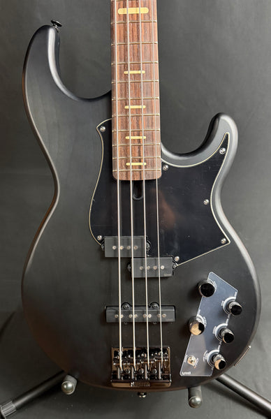 Yamaha BB734A Broad Bass 4-String Bass Guitar Translucent Matte Black w/ Gig Bag (123)