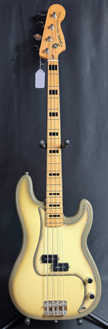 Squier Classic Vibe 70's Precision Bass 4-String Bass Guitar Antigua Finish