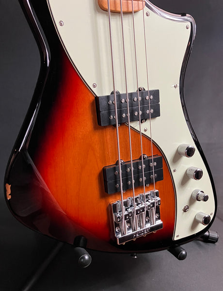 Fender Player Plus Active Meteora Bass 4-String Bass Guitar 3-Tone Sunburst w/ Gig Bag (618)
