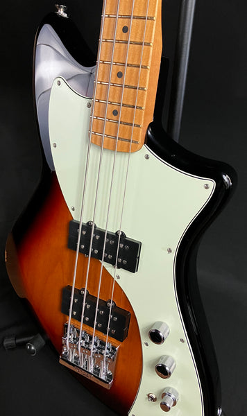 Fender Player Plus Active Meteora Bass 4-String Bass Guitar 3-Tone Sunburst w/ Gig Bag (618)