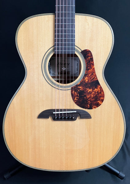 Alvarez MF60e Herringbone Auditorium Acoustic-Electric Guitar Gloss Natural w/ Soft Case