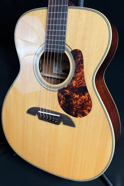 Alvarez MF60e Herringbone Auditorium Acoustic-Electric Guitar Gloss Natural w/ Soft Case