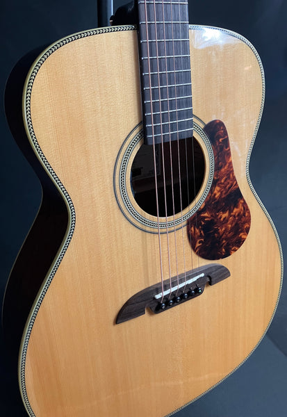 Alvarez MF60e Herringbone Auditorium Acoustic-Electric Guitar Gloss Natural w/ Soft Case