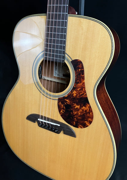 Alvarez MF60e Herringbone Auditorium Acoustic-Electric Guitar Gloss Natural w/ Soft Case