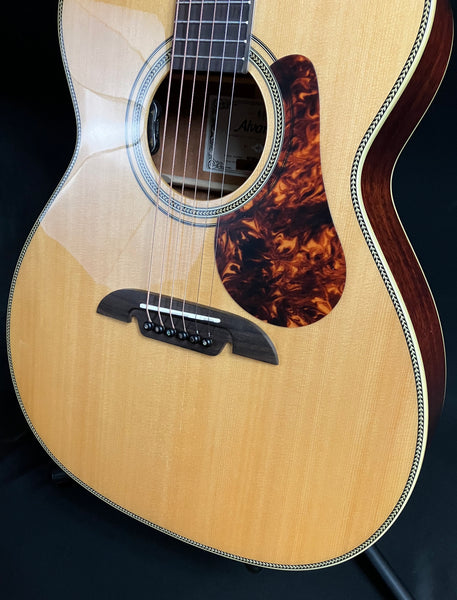 Alvarez MF60e Herringbone Auditorium Acoustic-Electric Guitar Gloss Natural w/ Soft Case