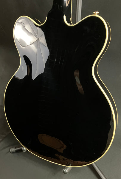 Gretsch G2627TG Center Block 3-Pickup Electric Guitar Gloss Black w/ Gold Hardware (254)