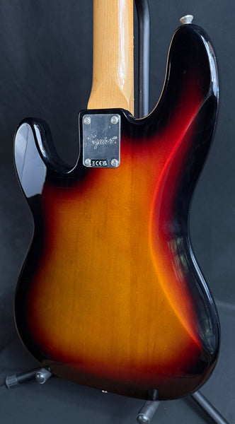 Squier Classic Vibe 70's Precision Bass 4-String Bass Guitar 3-Tone Sunburst (663)