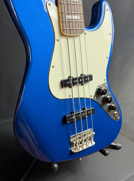 Squier Classic Vibe Late 60's Jazz Bass 4-String Bass Guitar Lake Placid Blue (689)