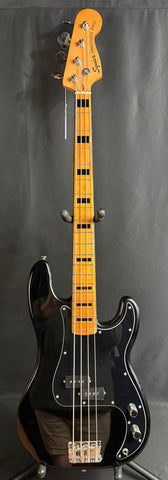 Squier Classic Vibe 70's Precision Bass 4-String Bass Guitar Gloss Black Finish (385)