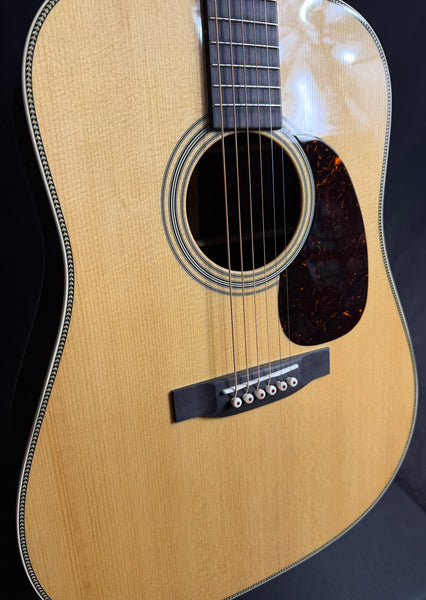 Martin HD-28 (2026) Standard Dreadnought Acoustic Guitar Gloss Natural w/ Case (250)
