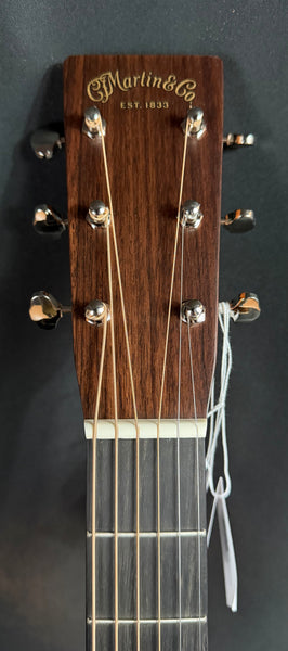 Martin HD-28 (2026) Standard Dreadnought Acoustic Guitar Gloss Natural w/ Case (250)