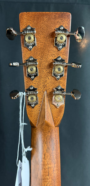 Martin HD-28 (2026) Standard Dreadnought Acoustic Guitar Gloss Natural w/ Case (250)