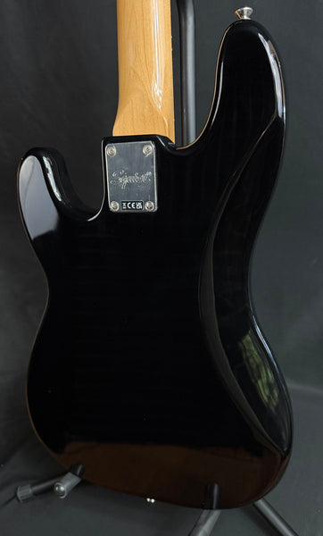 Squier Classic Vibe 70's Precision Bass 4-String Bass Guitar Gloss Black Finish (385)