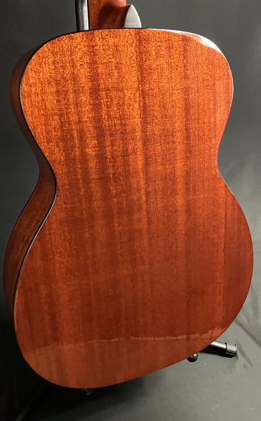 Eastman E1OM-DLX Deluxe Orchestra Acoustic-Electric Guitar Gloss Natural w/ Gig Bag