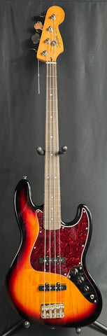 Squier Classic Vibe 60's Jazz Bass 4-String Bass Guitar 3-Tone Sunburst (759)
