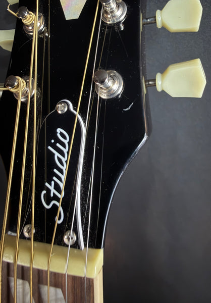 Epiphone Hummingbird Studio EC Dreadnought Cutaway Acoustic-Electric Guitar Vintage Sunburst w/ Case